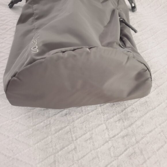 Limited Ed. Lululemon Roll-Top 3L Crossbody Unisex Bag - Picture 15 of 16